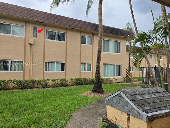 2551 NW 39th Terrace in Lauderdale Lakes, FL - Building Photo - Building Photo