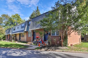 Pine Grove Townhomes in Hatboro, PA - Building Photo
