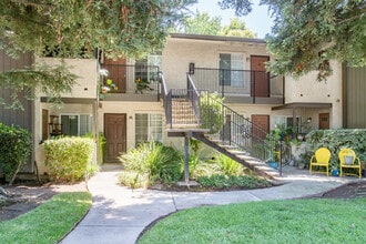 480 Manzanita Ave in Chico, CA - Building Photo - Building Photo