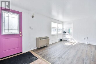 1067 Mosley St in Wasaga Beach, ON - Building Photo - Building Photo