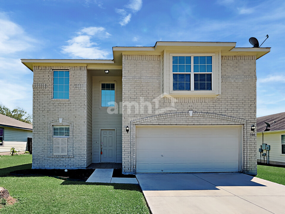 104 Harness Ln in Cibolo, TX - Building Photo