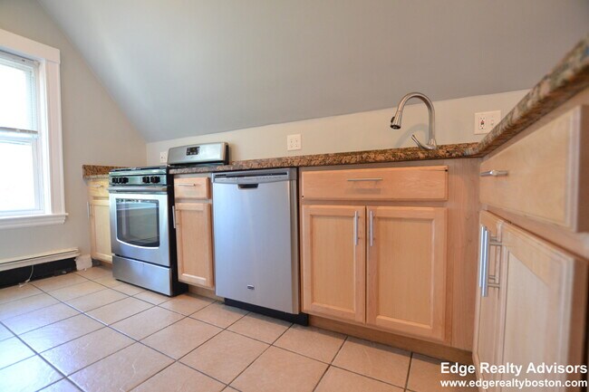 29 Coolidge Hill Rd in Watertown, MA - Foto de edificio - Building Photo