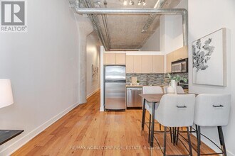 637 Lake Shore Blvd W in Toronto, ON - Building Photo - Building Photo