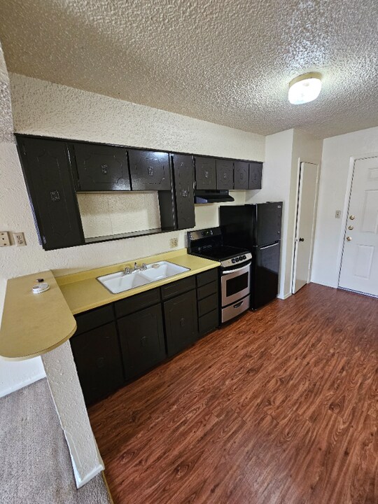 1900 Sam Bass Blvd-Unit -N5 in Denton, TX - Building Photo