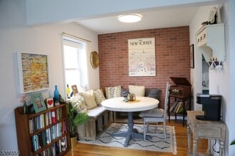 565 Grove St in Clifton, NJ - Building Photo - Building Photo