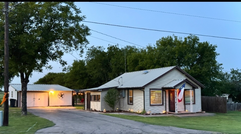 1224 Lipan Hwy in Granbury, TX - Building Photo