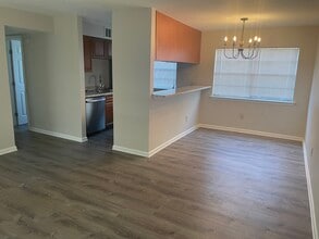 1325 Lake Ave, Unit B in Metairie, LA - Foto de edificio - Building Photo
