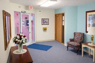 COUNTRYSIDE OF CLINTON in Clinton, IA - Foto de edificio - Building Photo