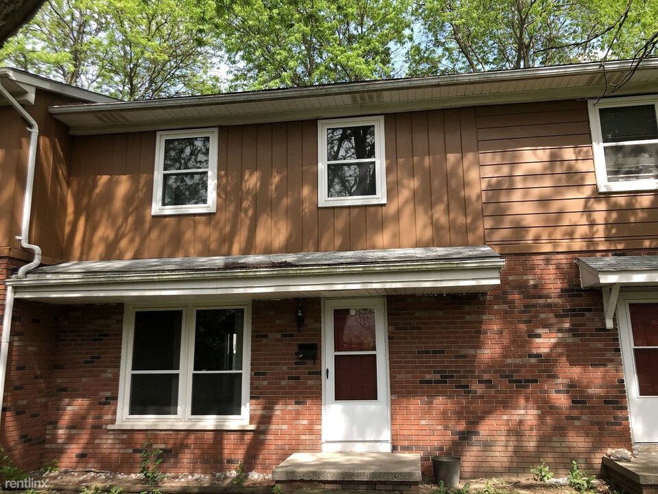 474 Robbe Ave in Belleville, MI - Building Photo