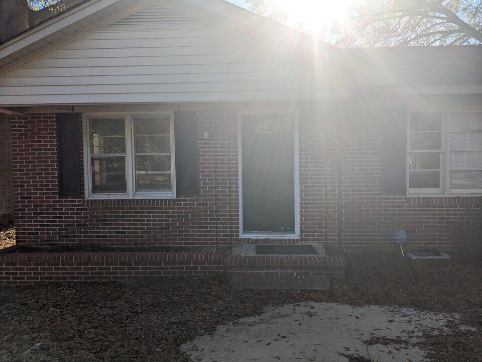 111 Carroll Ave W in New Ellenton, SC - Foto de edificio