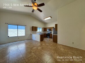 7966 S New Abbey Dr in Tucson, AZ - Building Photo - Building Photo