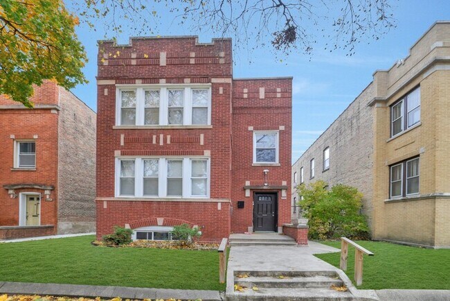 8243 S Sangamon St in Chicago, IL - Building Photo - Building Photo