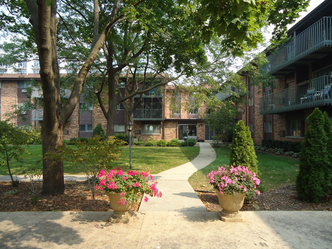 Juneau Village Garden Apartments