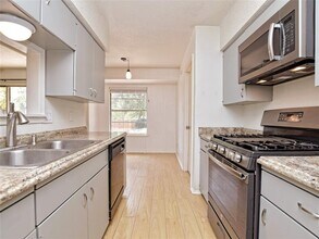 2103 Falcon Hill Dr in Austin, TX - Building Photo - Building Photo