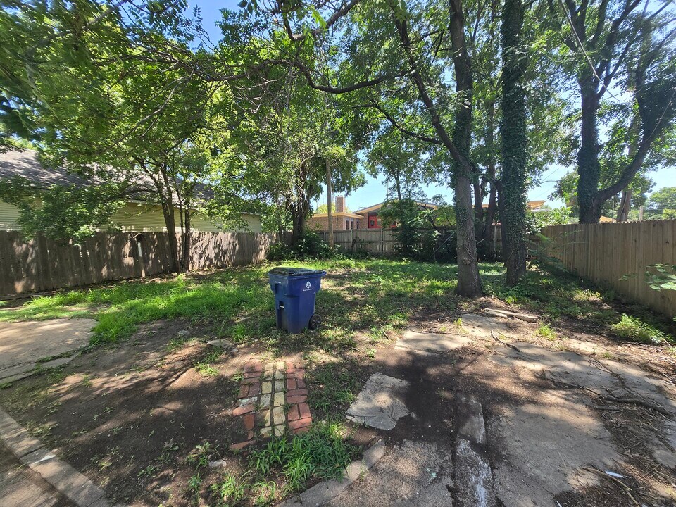 252 N Lorraine Ave in Wichita, KS - Building Photo