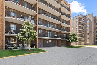 Glenwood Apartments in Windsor, ON - Foto de edificio - Building Photo