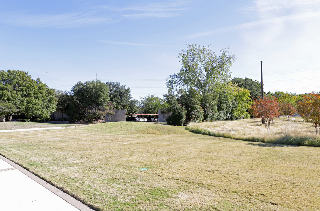 Savoye Phase IV in Addison, TX - Building Photo