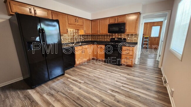 229 Hickory St in Oswego, IL - Building Photo - Building Photo