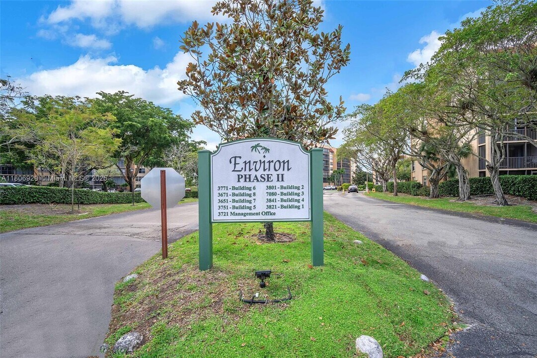 3671 Environ Blvd in Lauderhill, FL - Building Photo