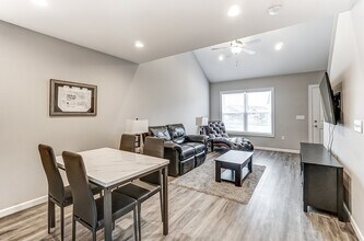 Ledgestone Townhomes in Fort Wayne, IN - Foto de edificio - Building Photo