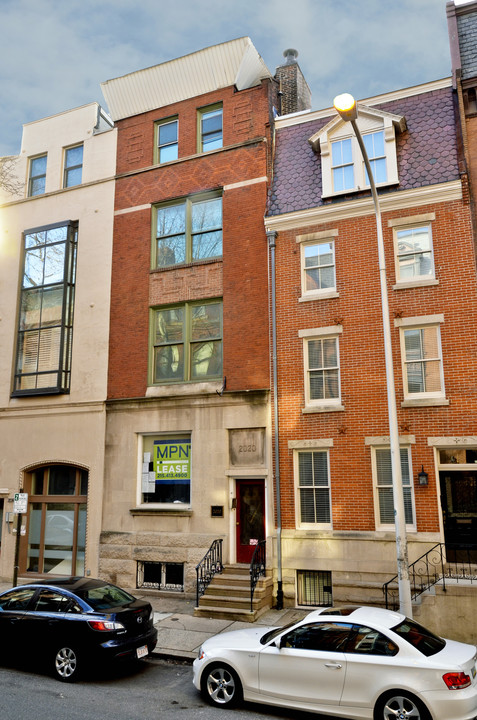 2020 Locust St in Philadelphia, PA - Foto de edificio