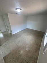 720 W 16th St in Hialeah, FL - Foto de edificio - Building Photo