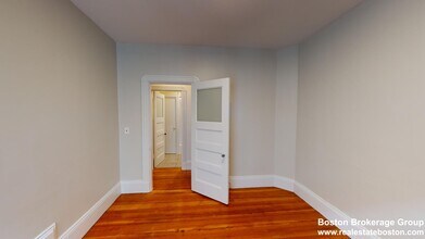 787 Columbia Rd, Unit 3 in Boston, MA - Foto de edificio - Building Photo