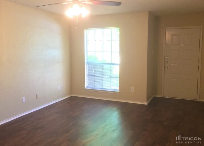 6219 Autumn Springs Ct in Arlington, TX - Building Photo - Building Photo