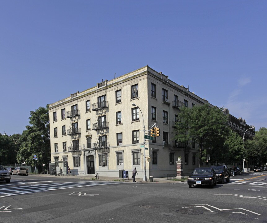 1306 Ocean Ave in Brooklyn, NY - Foto de edificio