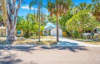 1935 19th St S in St. Petersburg, FL - Building Photo - Building Photo