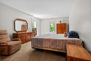 80 Ravens Croft Rd in Vernon, CT - Building Photo