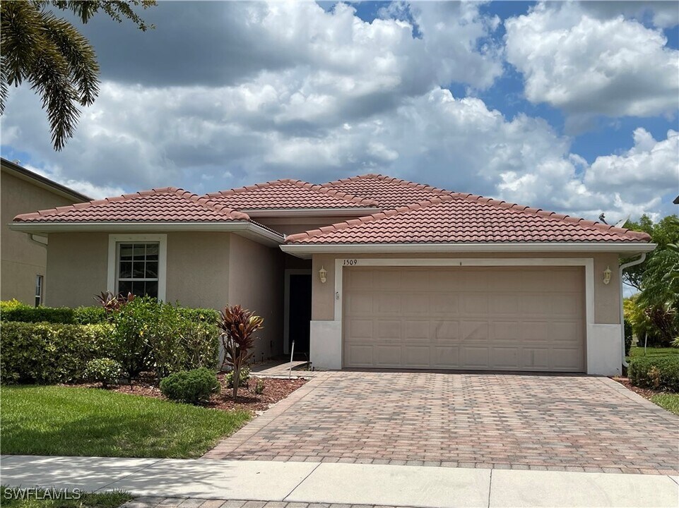1509 Birdie Dr in Naples, FL - Building Photo