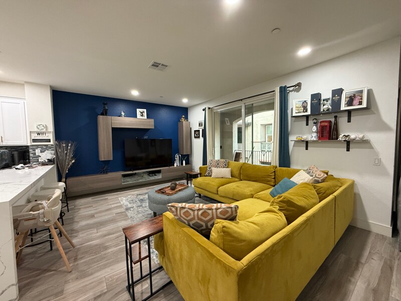 1592 Santa Sabine in San Diego, CA - Building Photo