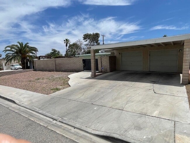2283 Natalie Ave in Las Vegas, NV - Building Photo - Building Photo