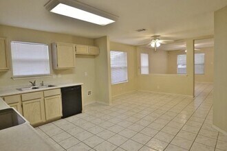 8503 Shooting Quail in San Antonio, TX - Building Photo - Building Photo