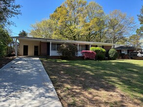 155 Pineview Dr in Athens, GA - Building Photo - Building Photo