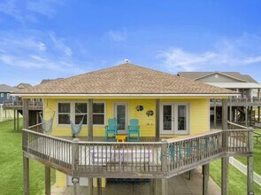 2423 Sand Drift Ln in Port Bolivar, TX - Building Photo - Building Photo