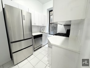 WEST 72 STREET in New York, NY - Building Photo - Building Photo