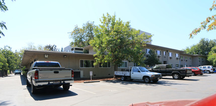 Casa Manana Inn in Stockton, CA - Building Photo - Building Photo