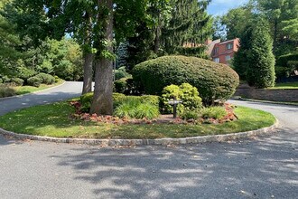 36 Hidden Ledge Rd in Englewood, NJ - Building Photo - Building Photo