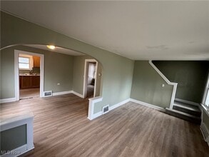 5466 Grasmere Ave in Maple Heights, OH - Building Photo - Building Photo