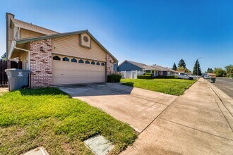 1910 Pebble Beach Dr in Yuba City, CA - Building Photo - Building Photo