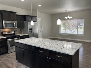 62911 Daniel Rd in Bend, OR - Building Photo - Building Photo