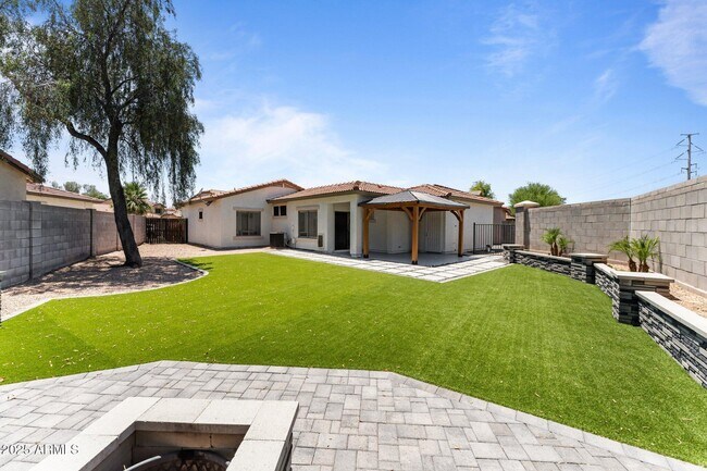 5134 W Shaw Butte Dr in Glendale, AZ - Building Photo - Building Photo