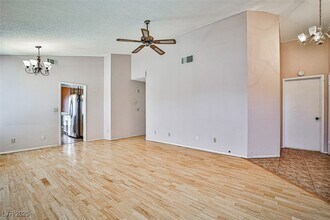 6801 Midpark Cir in Las Vegas, NV - Foto de edificio - Building Photo