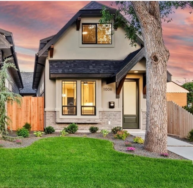 property at 1006 N 31st St