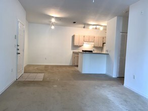 5807 Legacy Crescent Pl-Unit -Unit 101 in Riverview, FL - Foto de edificio - Building Photo