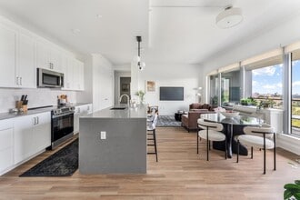 8601 Bergenline Ave in North Bergen, NJ - Foto de edificio - Building Photo