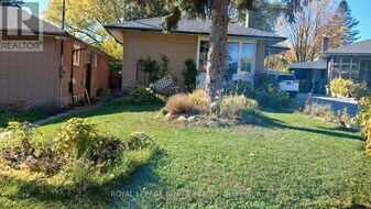 16 Lakeland Crescent in Toronto, ON - Building Photo