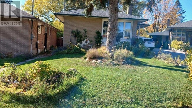 property at 16 Lakeland Crescent